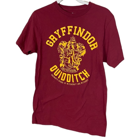 Harry Potter Red & Gold Gryfindor Quidditch T-Shirt Hogwarts Unisex Medium Top! - Picture 3 of 3